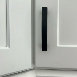 Flat black pulls 10 with skrews 3 3/4” centers fast shipper in Fla 🌴🦩🌸💕